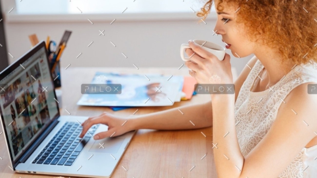 woman-photographer-drinking-coffee-and-working-PJNBP6U@2x-768x576 (1)